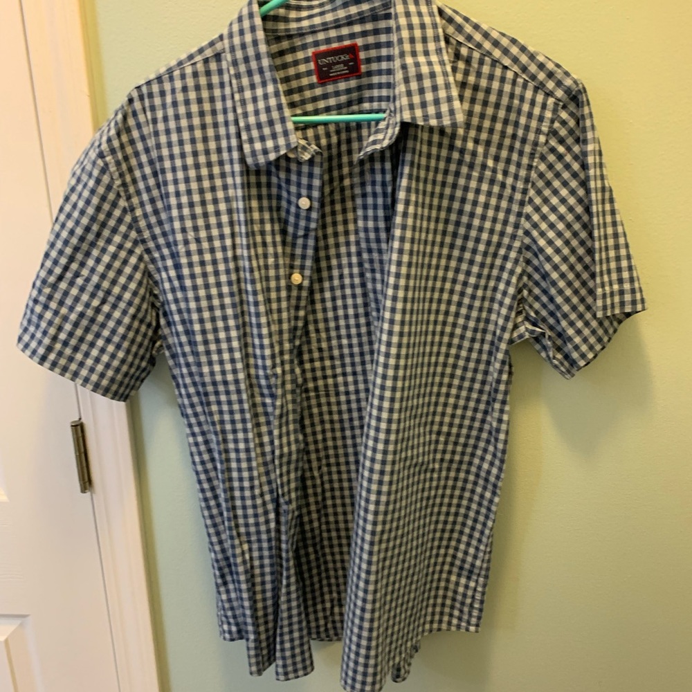 Men’s Untuckit brand blue gingham button down shirt. Size L